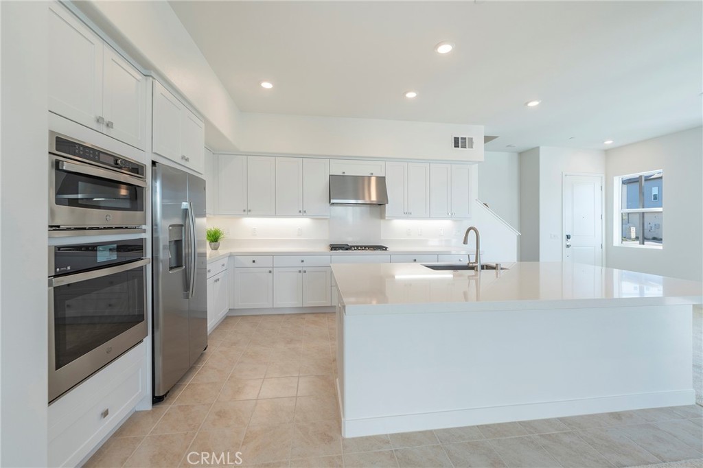 121 Baluster Irvine, CA 92618 - Photo 12 of 80 Kitchen