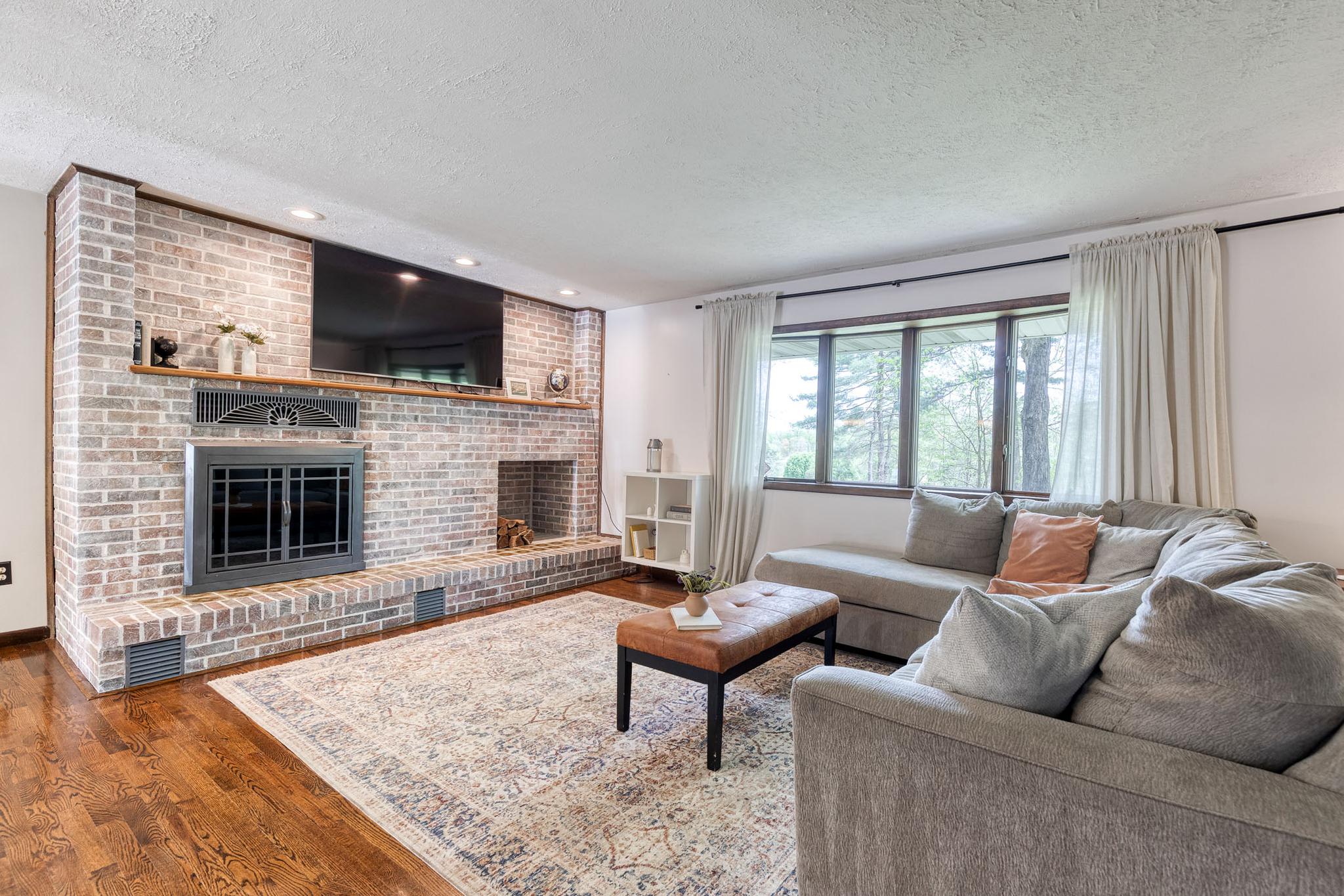 1608 Weyburn Road Baltimore, MD 21237 - Photo 11 of 47 Living Room