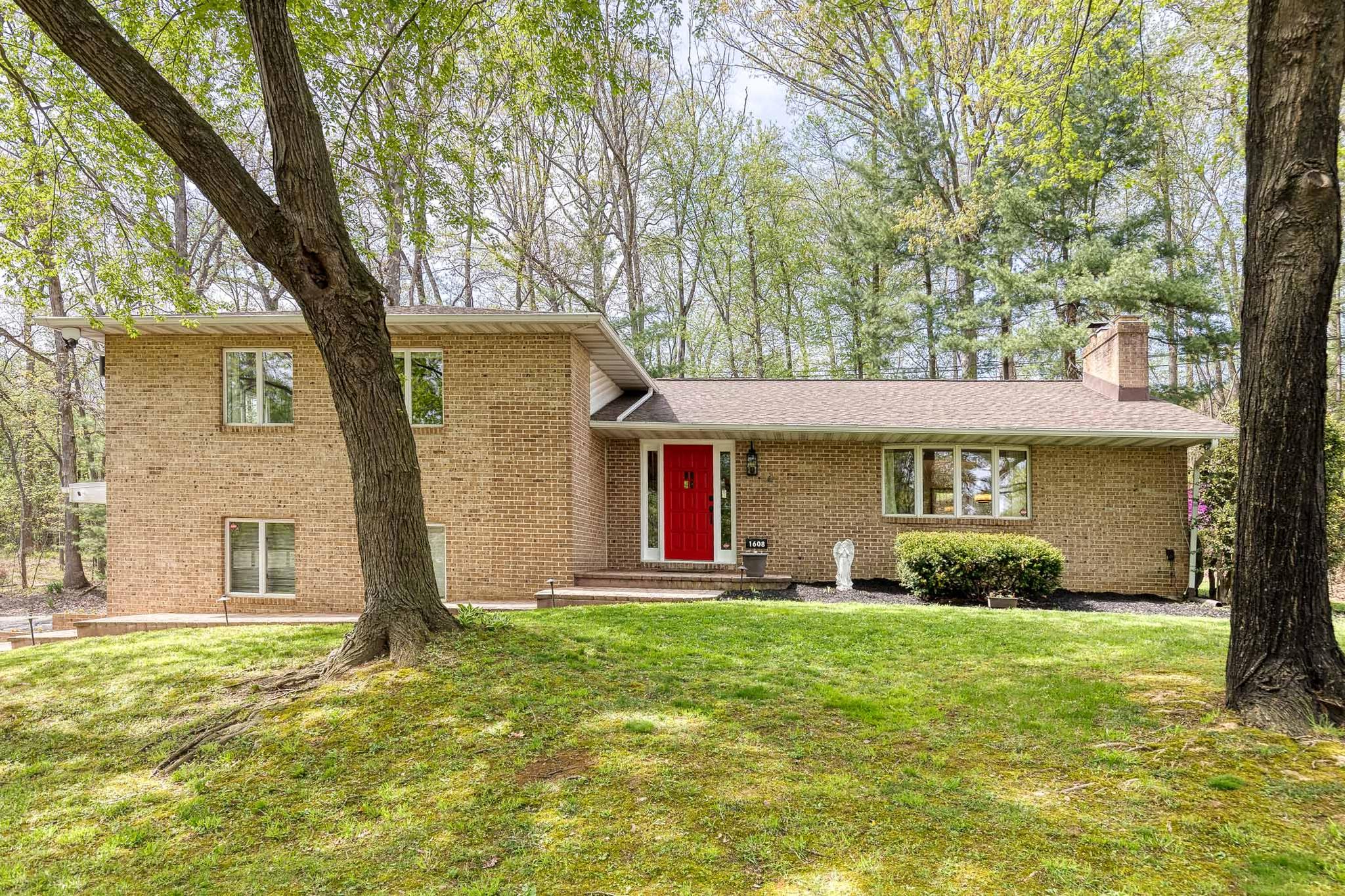 1608 Weyburn Road Baltimore, MD 21237 - Photo 6 of 47 Four level split level offers tons of living space
