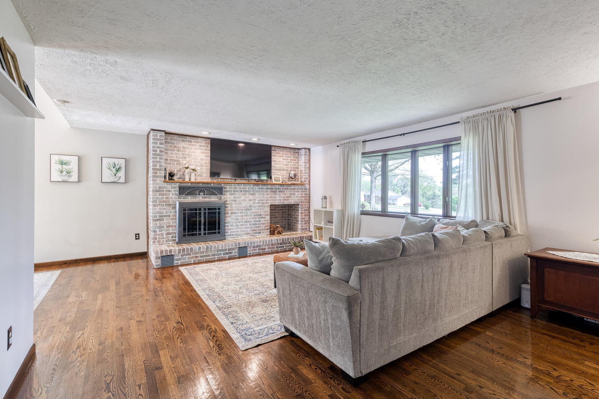 1608 Weyburn Road Baltimore, MD 21237 - Photo 10 of 47 Living Room