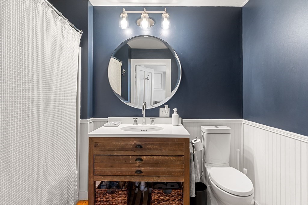 161 High Road Newbury, MA 01951 - Photo 27 of 39 a bathroom with a toilet a sink and mirror