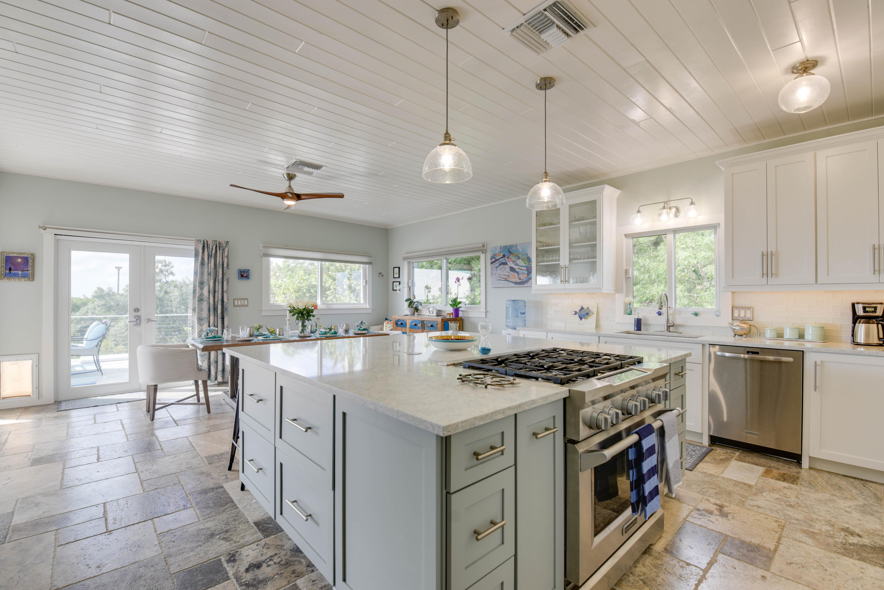 4670 Dorn Road Summerland Key, FL 33042 - Photo 10 of 42 Large Kitchen with Island