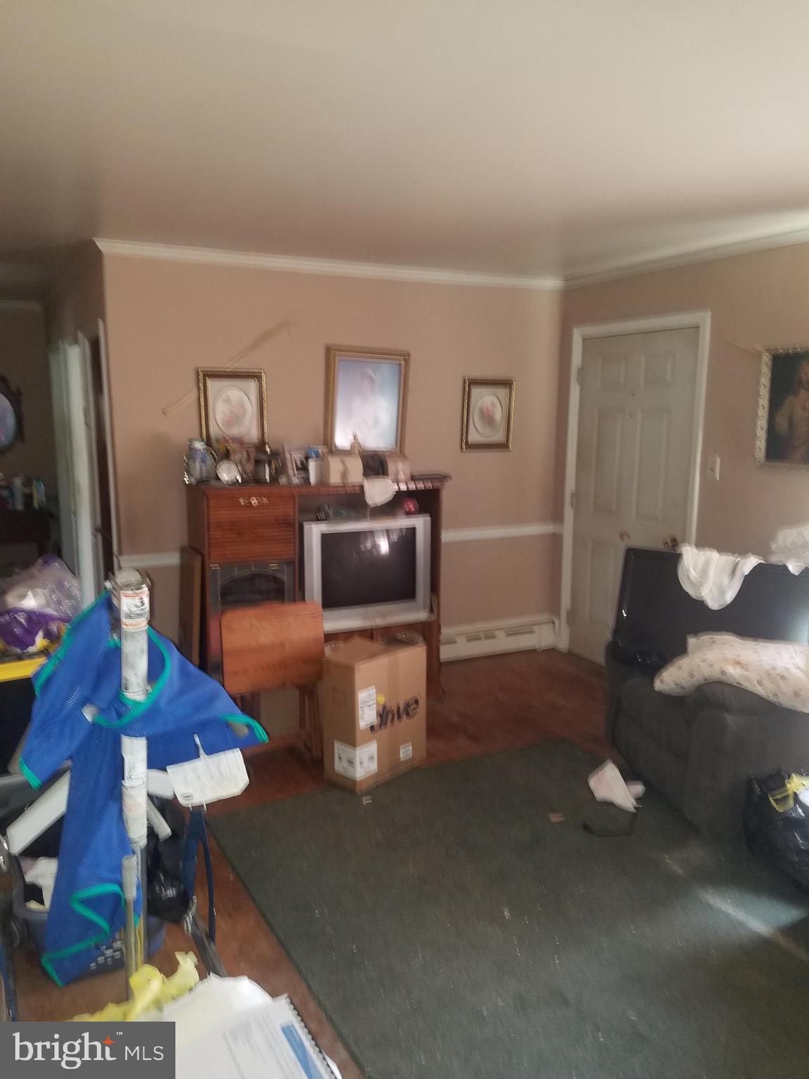 2996 Old County Road Newark, DE 19702 - Photo 13 of 16 Living Room