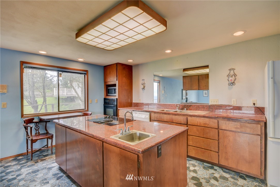 2057 West Beach Road Oak Harbor, WA 98277 - Photo 12 of 25 Gallery Image 12