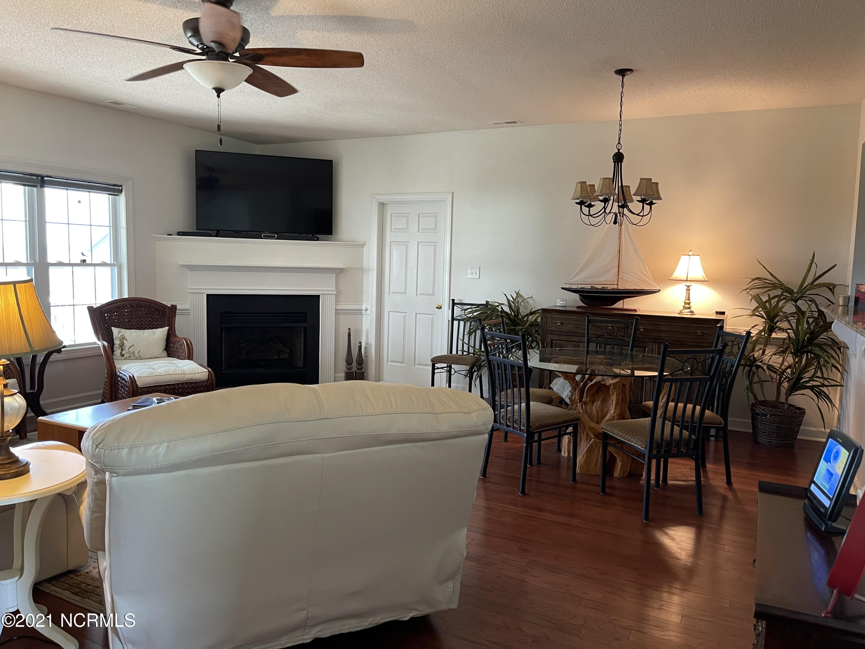 106 Moores Farm Road Havelock, NC 28532 - Photo 12 of 35 living open to dining area