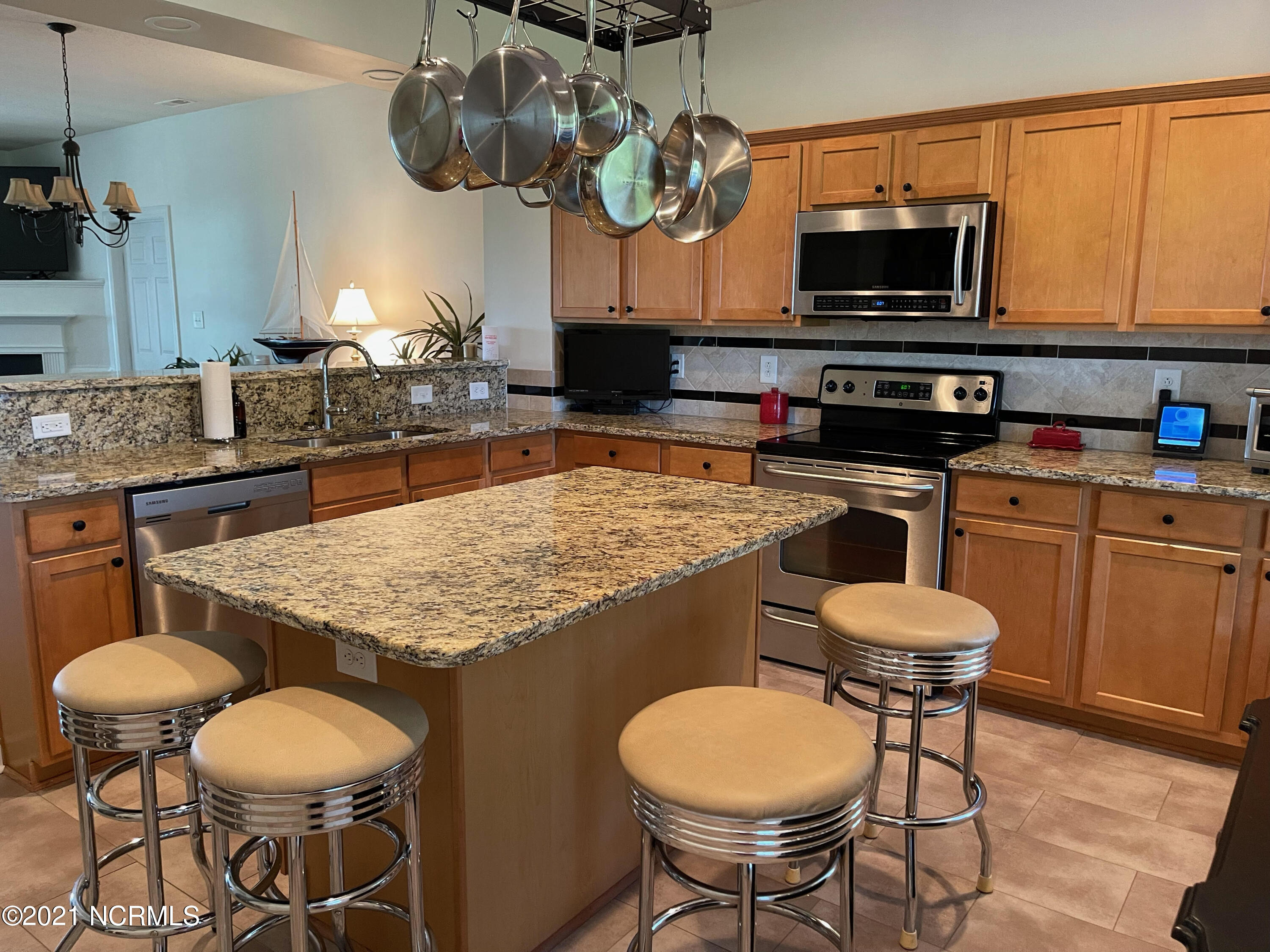106 Moores Farm Road Havelock, NC 28532 - Photo 16 of 35 lots of space in the kitchen
