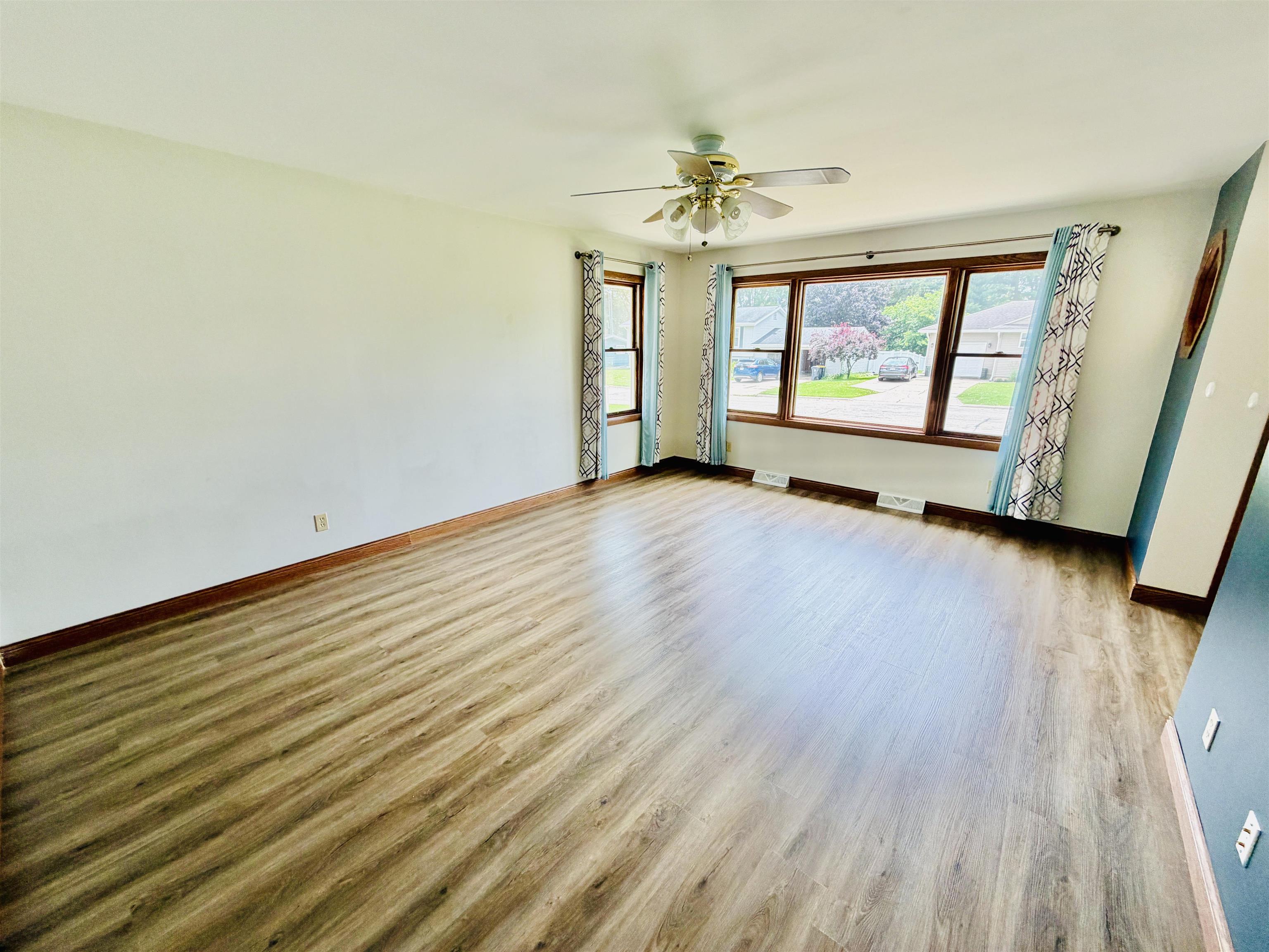917 26th Street Monroe, WI 53566 - Photo 9 of 38