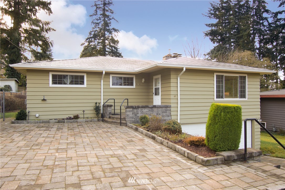 9316 216th Street Southwest Edmonds, WA 98020 - Photo 1 of 25 Gallery Image 1