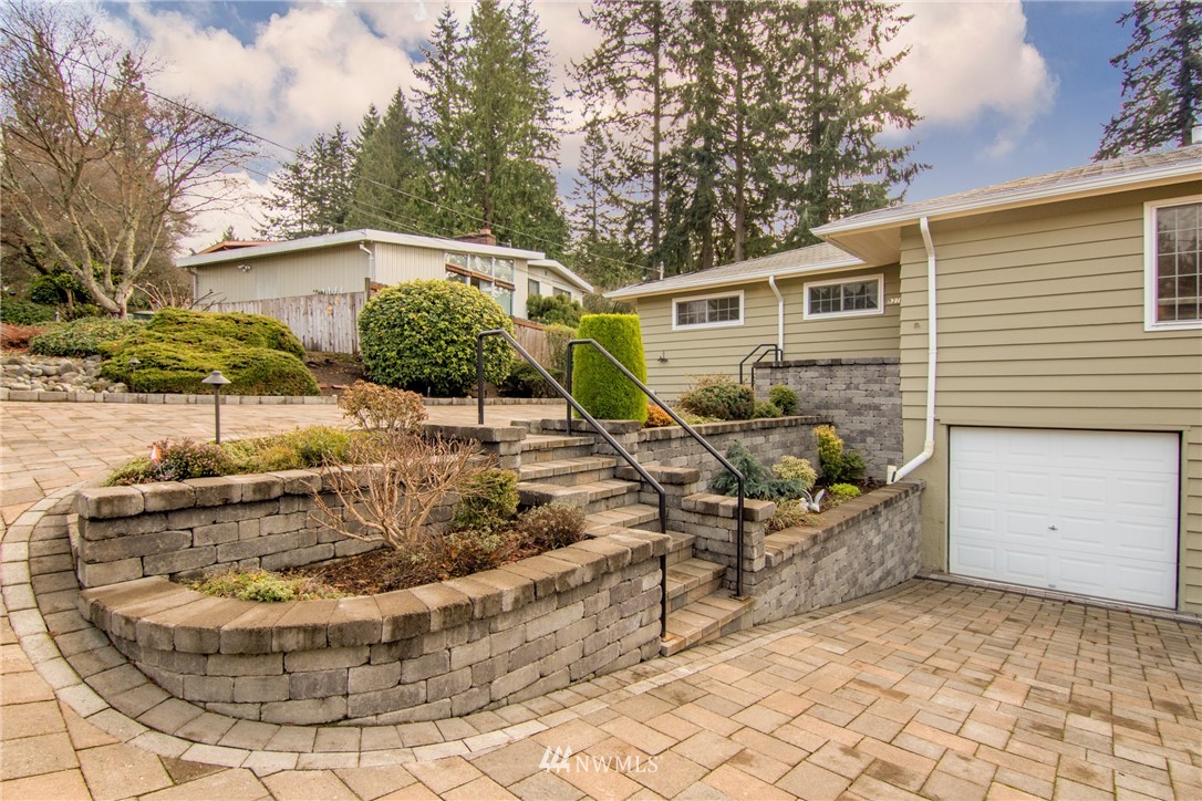 9316 216th Street Southwest Edmonds, WA 98020 - Photo 2 of 25 Gallery Image 2