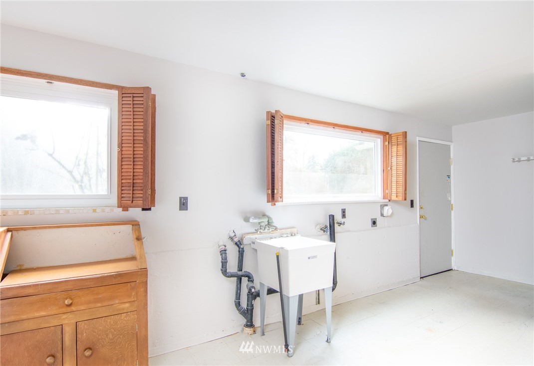 9316 216th Street Southwest Edmonds, WA 98020 - Photo 22 of 25 Gallery Image 22