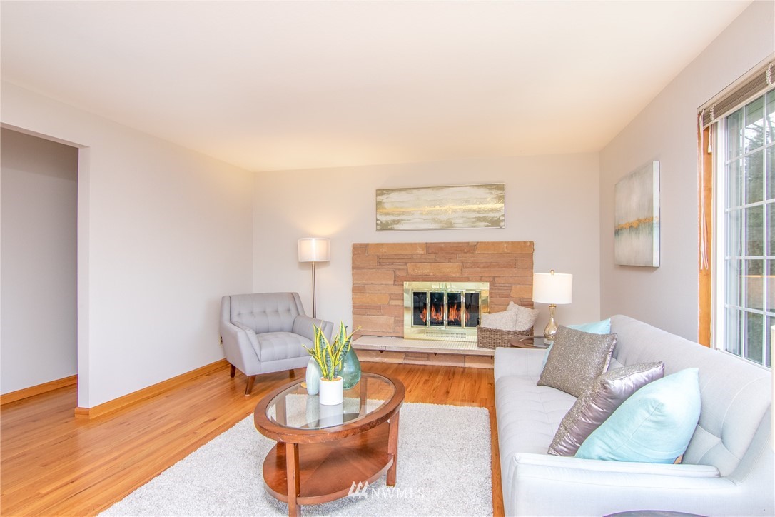 9316 216th Street Southwest Edmonds, WA 98020 - Photo 4 of 25 Gallery Image 4
