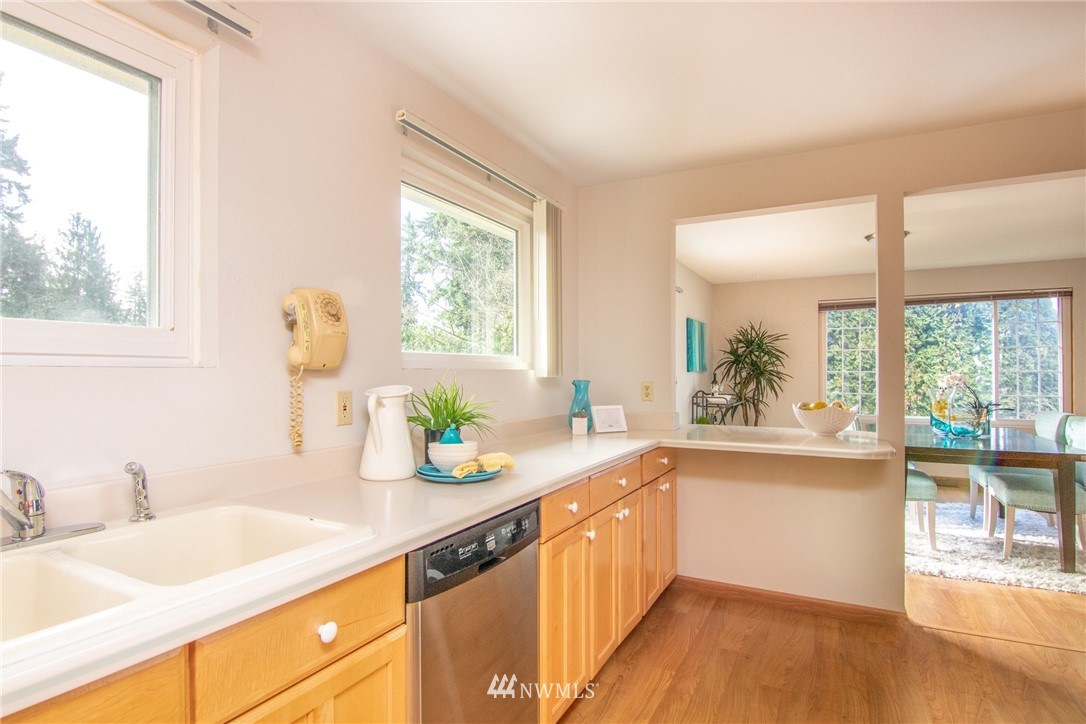 9316 216th Street Southwest Edmonds, WA 98020 - Photo 5 of 25 Gallery Image 5