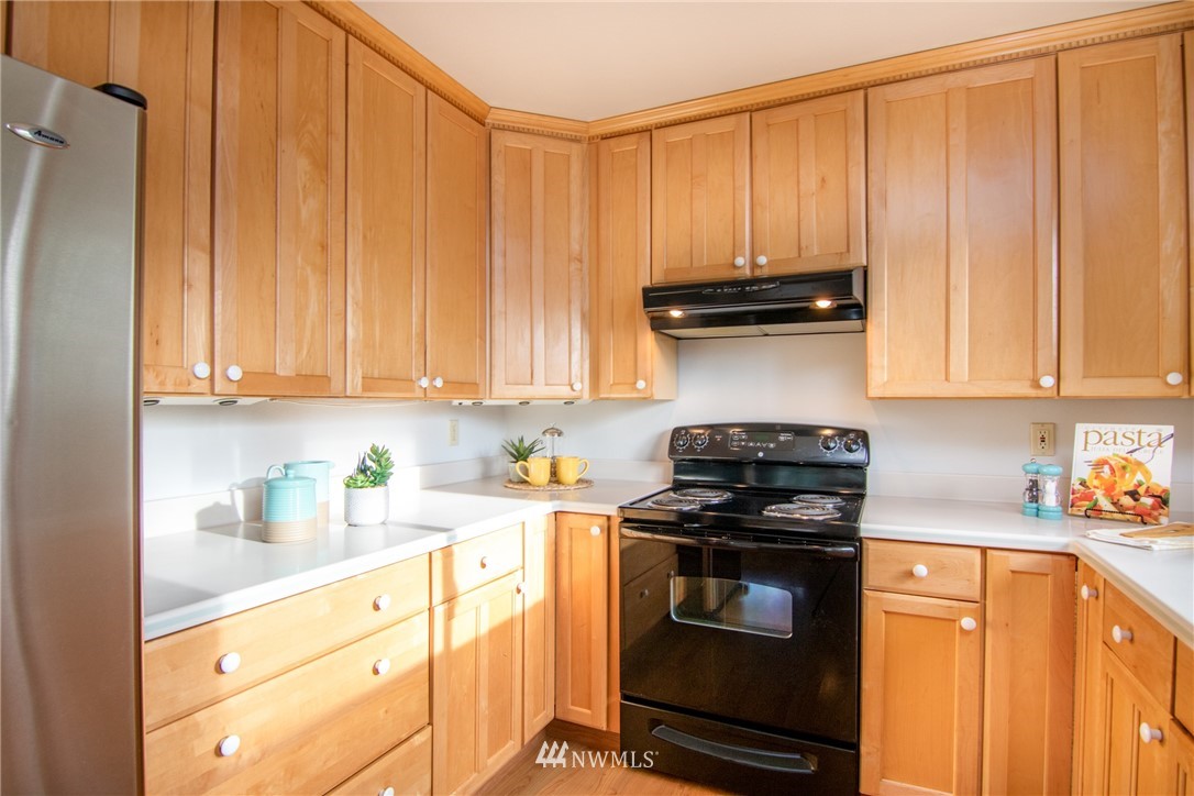 9316 216th Street Southwest Edmonds, WA 98020 - Photo 7 of 25 Gallery Image 7