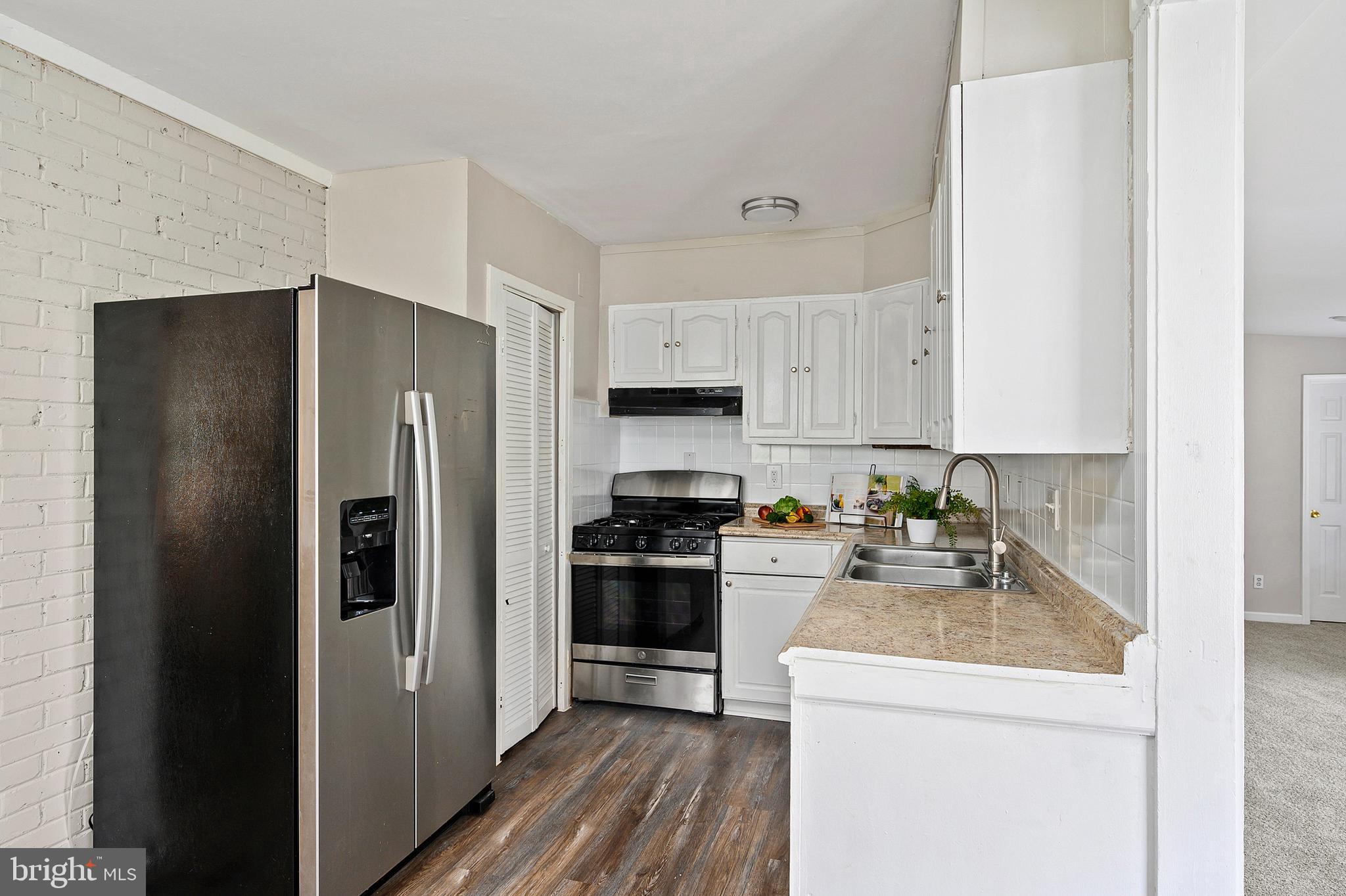 9931 Cottrell Terrace Silver Spring, MD 20903 - Photo 7 of 31 Kitchen
