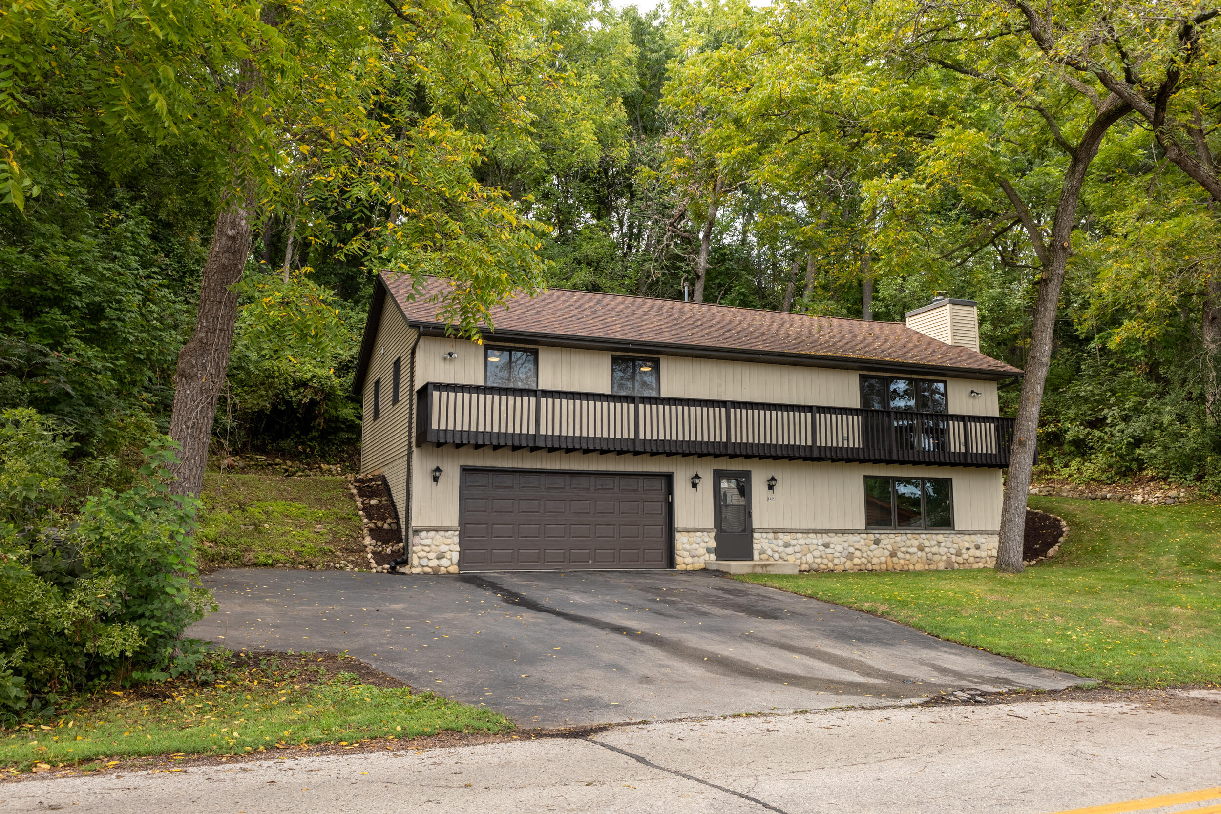 142 Riverside Drive Waterford, WI 53185 - Photo 1 of 28 142 Riverside Dr