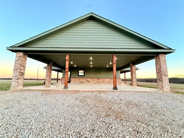 $550,000 | 175 Flint Lane, Chico, TX 76431