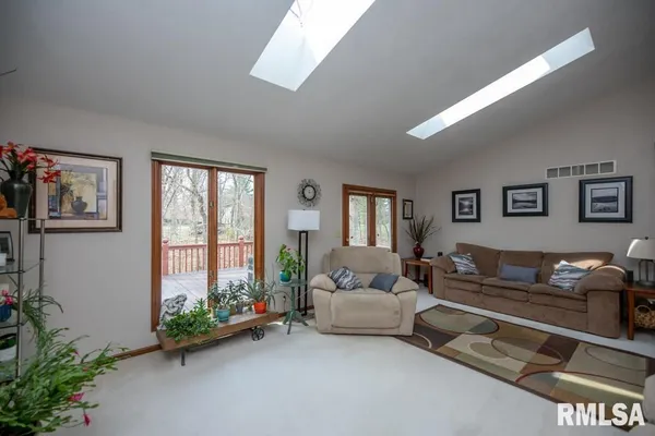 $330,000 | 220 Deer Lakes Drive, Goodfield, IL 61742