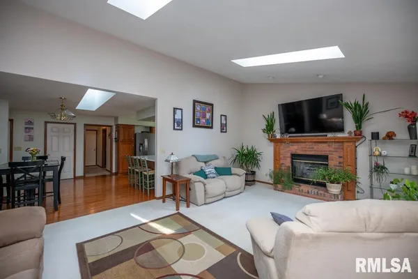 $330,000 | 220 Deer Lakes Drive, Goodfield, IL 61742