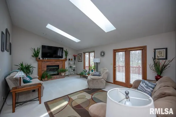 $330,000 | 220 Deer Lakes Drive, Goodfield, IL 61742
