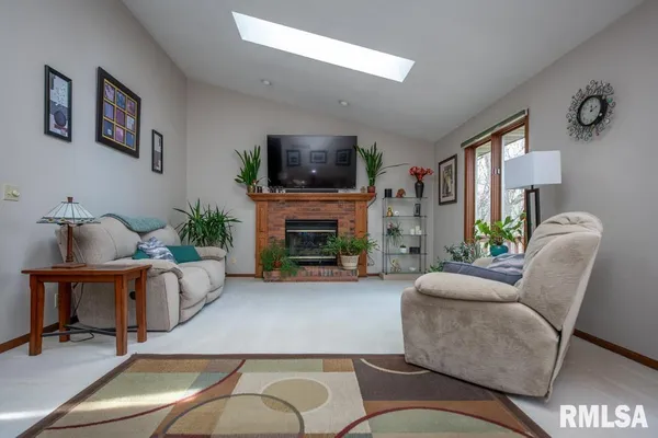 $330,000 | 220 Deer Lakes Drive, Goodfield, IL 61742