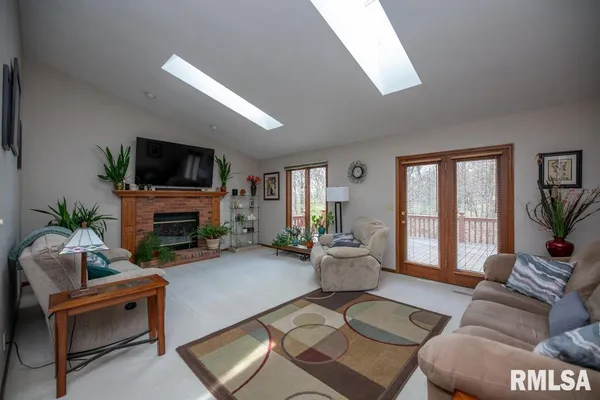 $330,000 | 220 Deer Lakes Drive, Goodfield, IL 61742