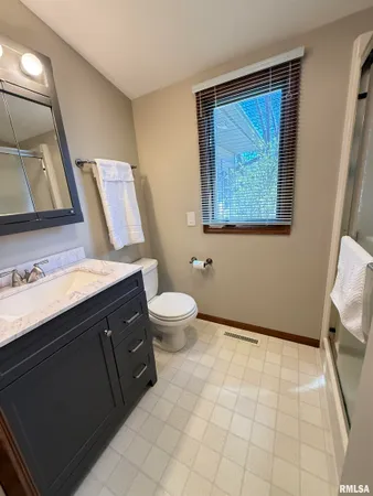 $330,000 | 220 Deer Lakes Drive, Goodfield, IL 61742