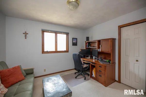 $330,000 | 220 Deer Lakes Drive, Goodfield, IL 61742