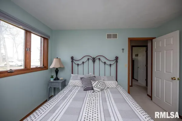 $330,000 | 220 Deer Lakes Drive, Goodfield, IL 61742