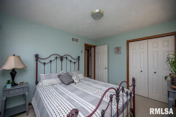 $330,000 | 220 Deer Lakes Drive, Goodfield, IL 61742