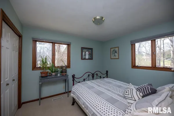 $330,000 | 220 Deer Lakes Drive, Goodfield, IL 61742