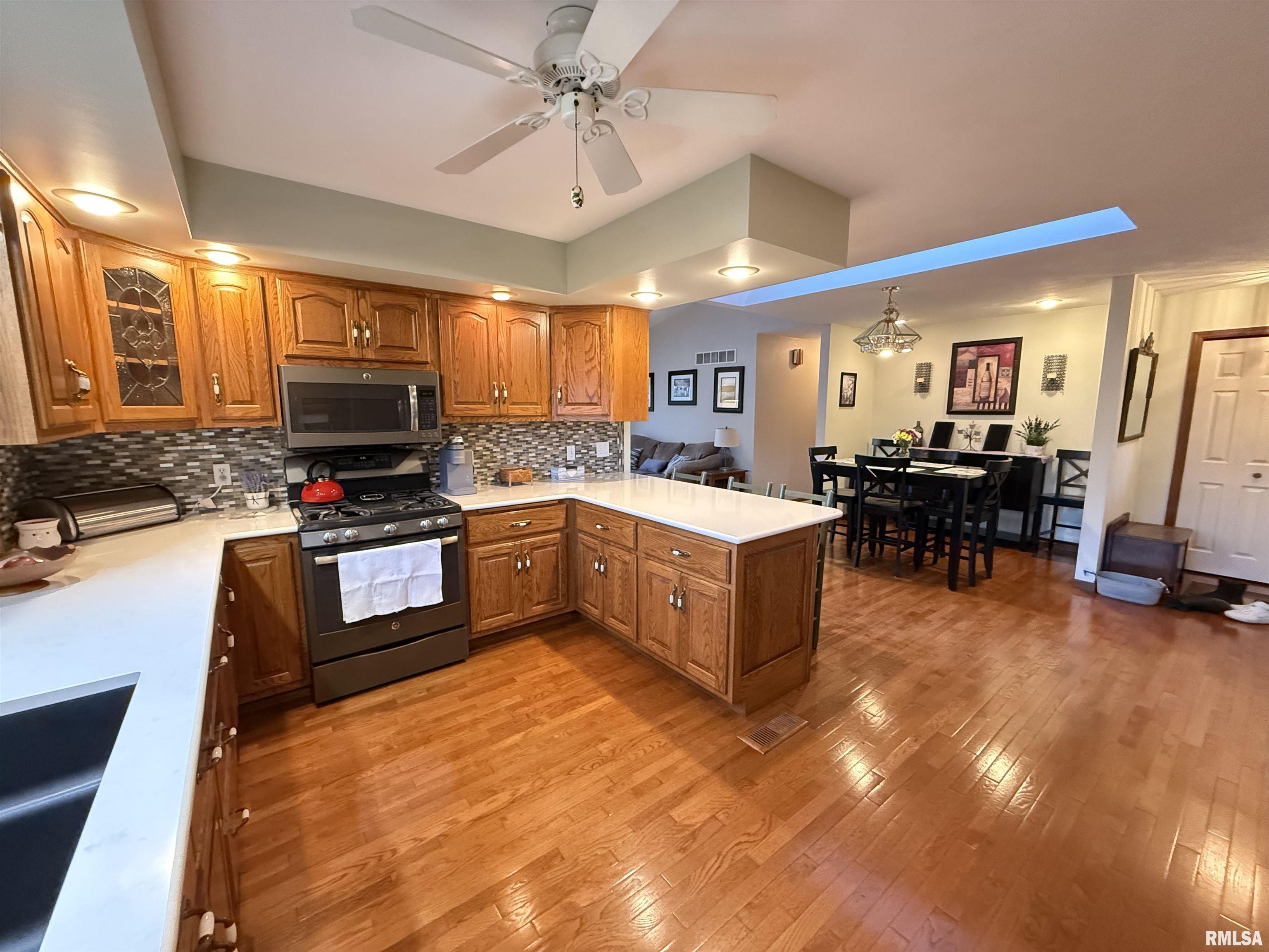 220 Deer Lakes Drive Goodfield, IL 61742 - Photo 4 of 69