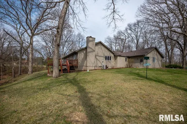 $330,000 | 220 Deer Lakes Drive, Goodfield, IL 61742