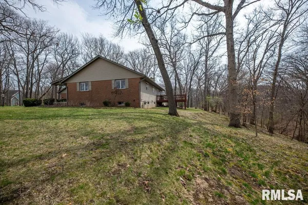 $330,000 | 220 Deer Lakes Drive, Goodfield, IL 61742