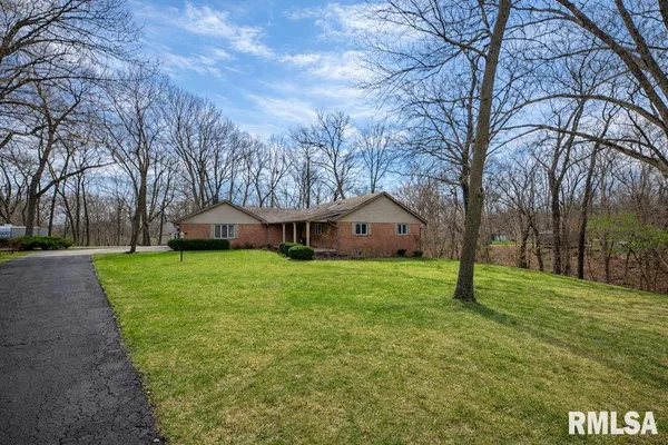 $330,000 | 220 Deer Lakes Drive, Goodfield, IL 61742