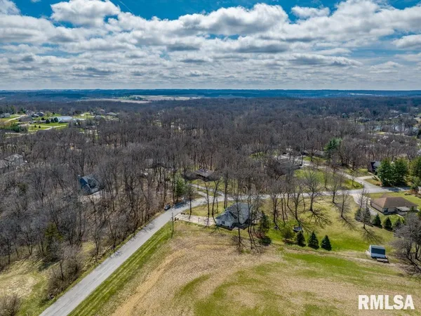 $330,000 | 220 Deer Lakes Drive, Goodfield, IL 61742