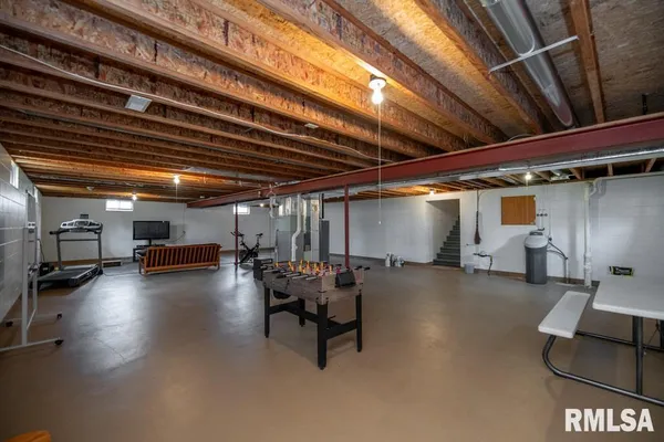 $330,000 | 220 Deer Lakes Drive, Goodfield, IL 61742