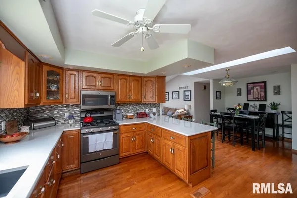$330,000 | 220 Deer Lakes Drive, Goodfield, IL 61742
