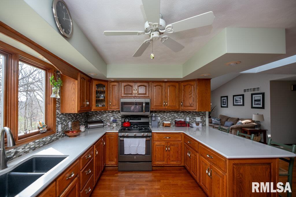 220 Deer Lakes Drive Goodfield, IL 61742 - Photo 7 of 69