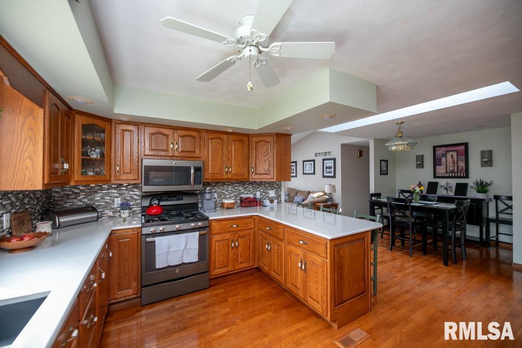 220 Deer Lakes Drive Goodfield, IL 61742 - Photo 8 of 69