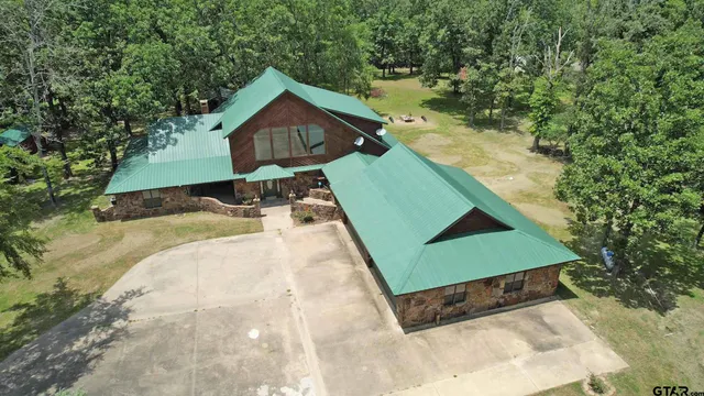 a view of a back yard of the house