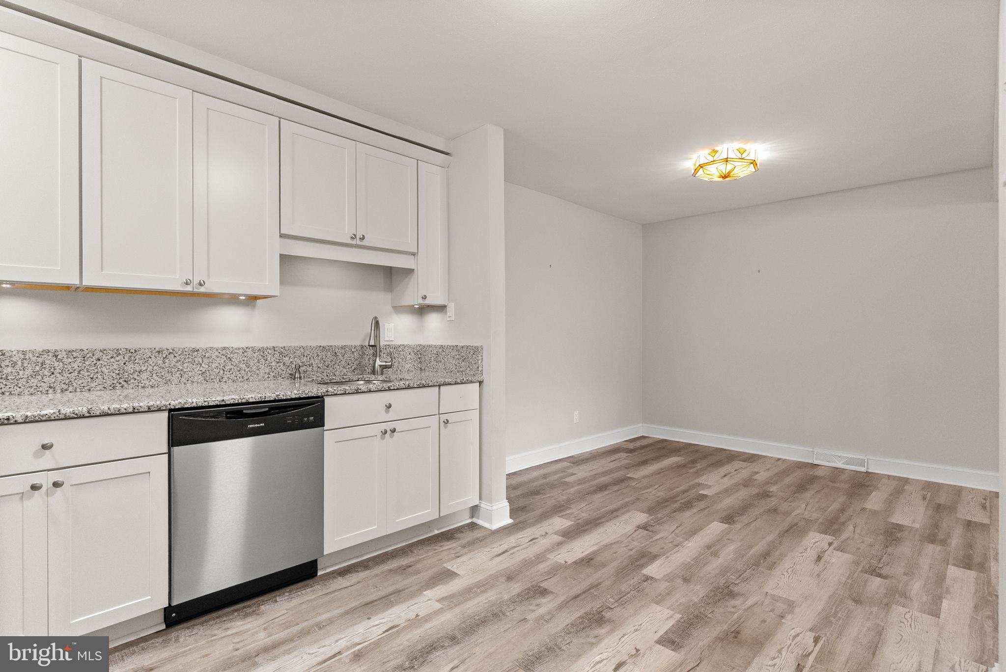 1402 Raintree Lane, Unit 1402 Malvern, PA 19355 - Photo 17 of 32 Dining area