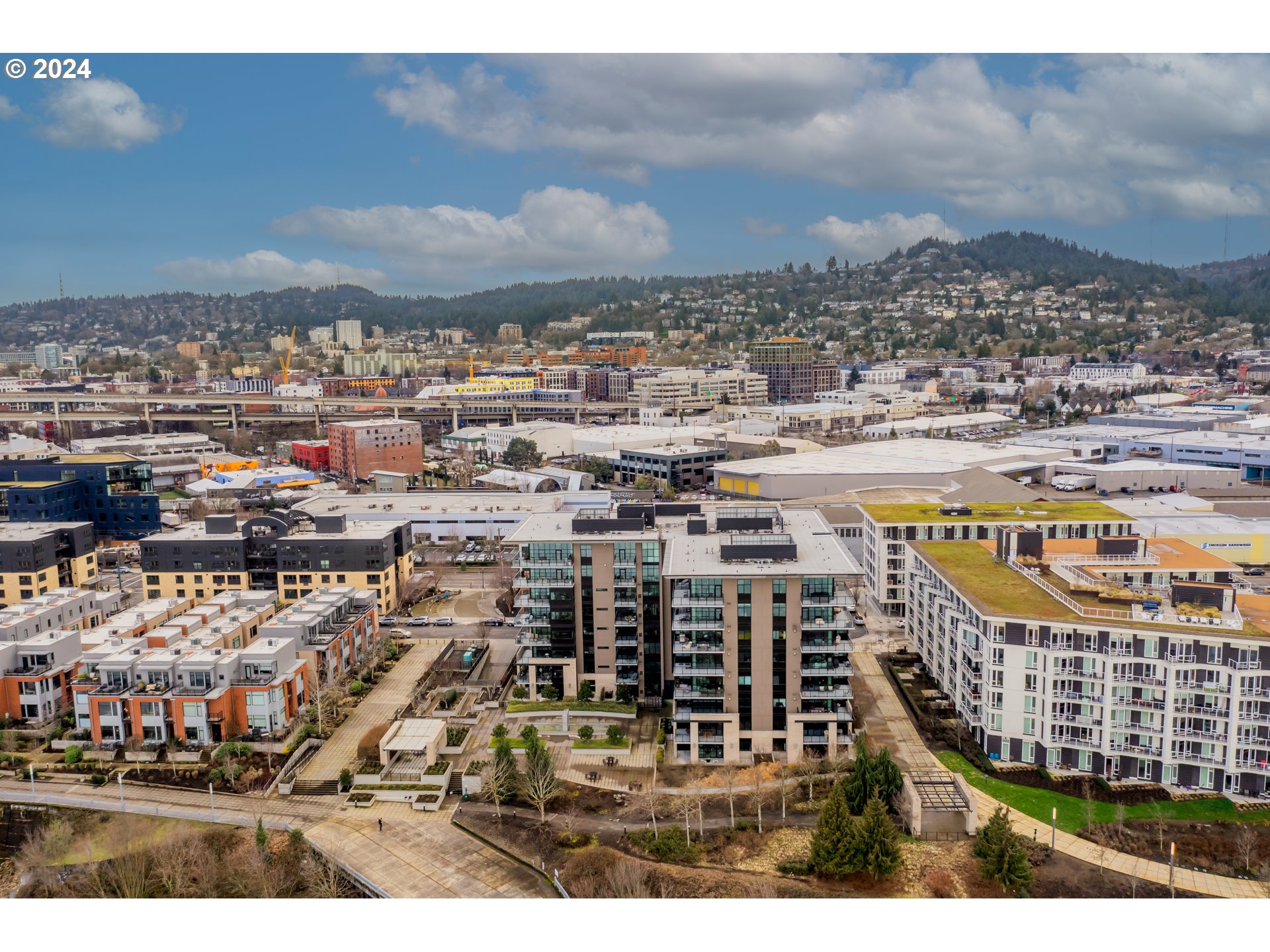 1830 Northwest Riverscape Street, Unit 502 Portland, OR 97209 - Photo 5 of 40 Gallery Image 5