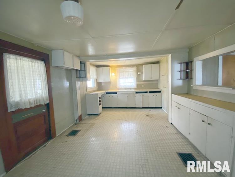 847 Custer Place Canton, IL 61520 - Photo 6 of 25 Gallery Image 6