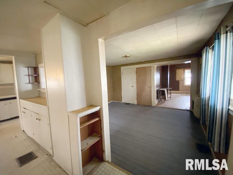 847 Custer Place Canton, IL 61520 - Photo 9 of 25 Gallery Image 9