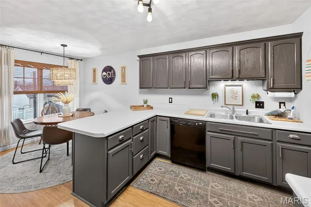 $285,000 | 101 East Harrisonville Drive, Valmeyer, IL 62295