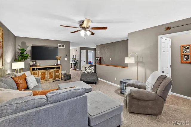 $285,000 | 101 East Harrisonville Drive, Valmeyer, IL 62295