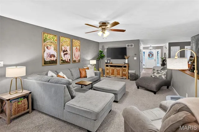 $285,000 | 101 East Harrisonville Drive, Valmeyer, IL 62295