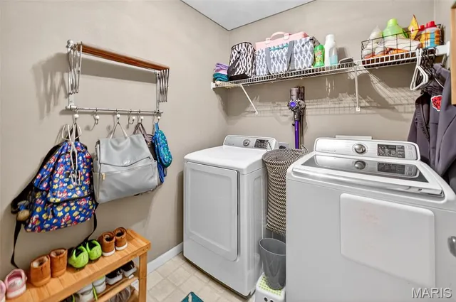 $285,000 | 101 East Harrisonville Drive, Valmeyer, IL 62295