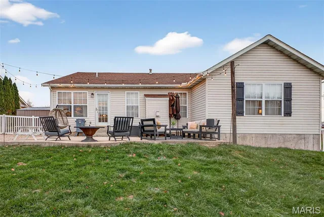 $295,000 | 101 East Harrisonville Drive, Valmeyer, IL 62295