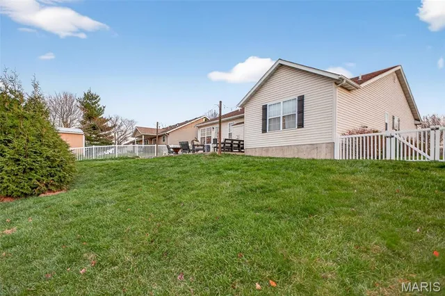 $285,000 | 101 East Harrisonville Drive, Valmeyer, IL 62295